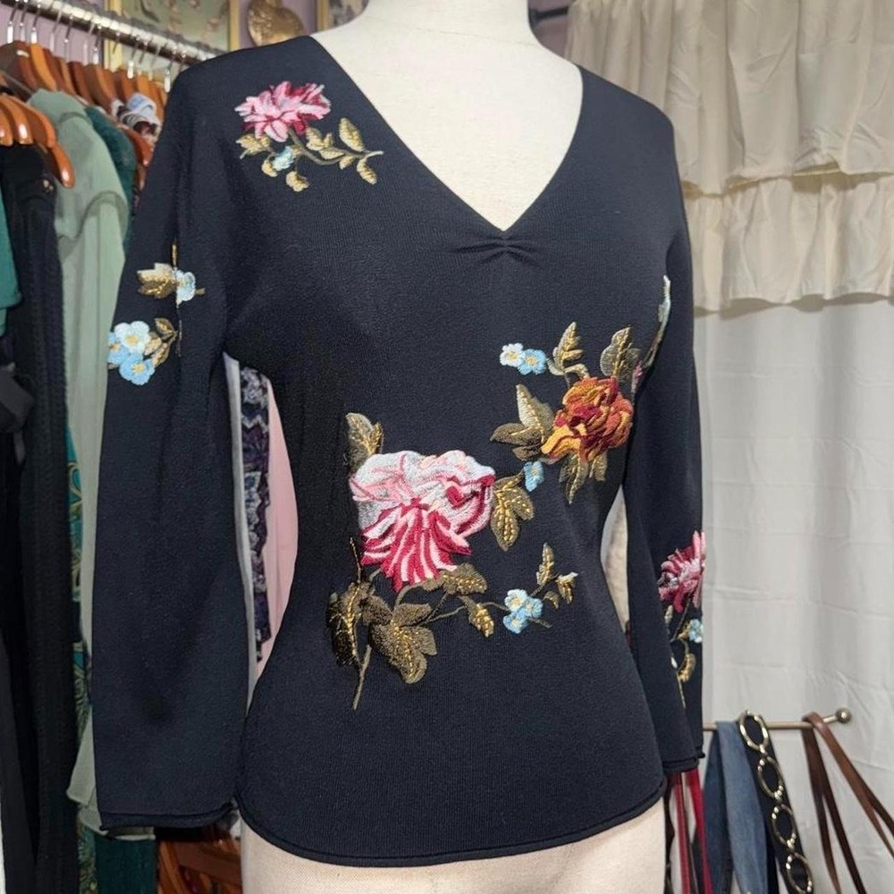 Vintage 2000s Floral Embroidered Bell Sleeve Top